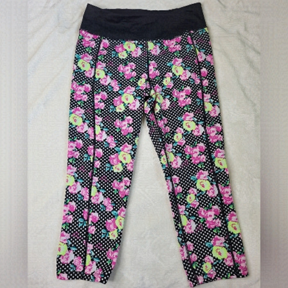 BETSEY Johnson Rose Leggings. Size Medium. - Picture 1 of 8